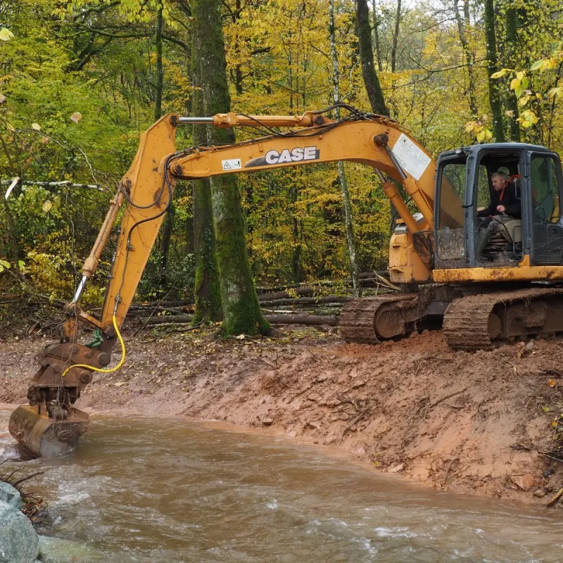 Détournement bras de rivière - Travaux réalisé par Clerc TP